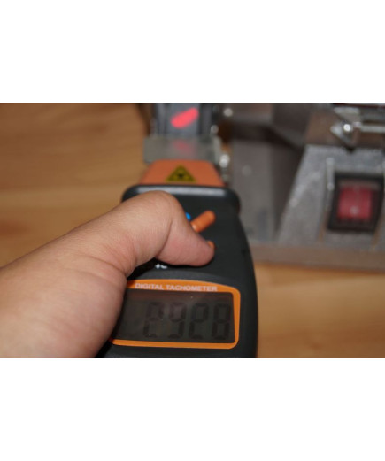 Лазерний безконтактний тахометр Walcom DT-2234C+ (від 2,5 до 99999 об/хв)